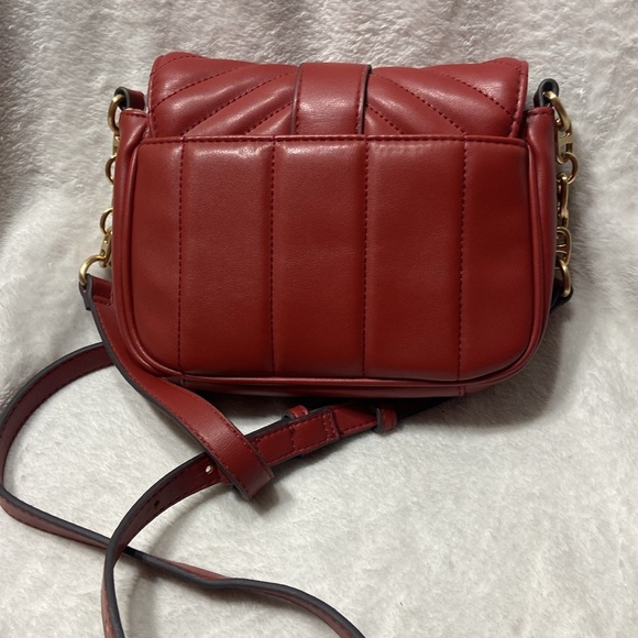 Elegant Red Quilted Shoulder Bag - Picture 2 of 13